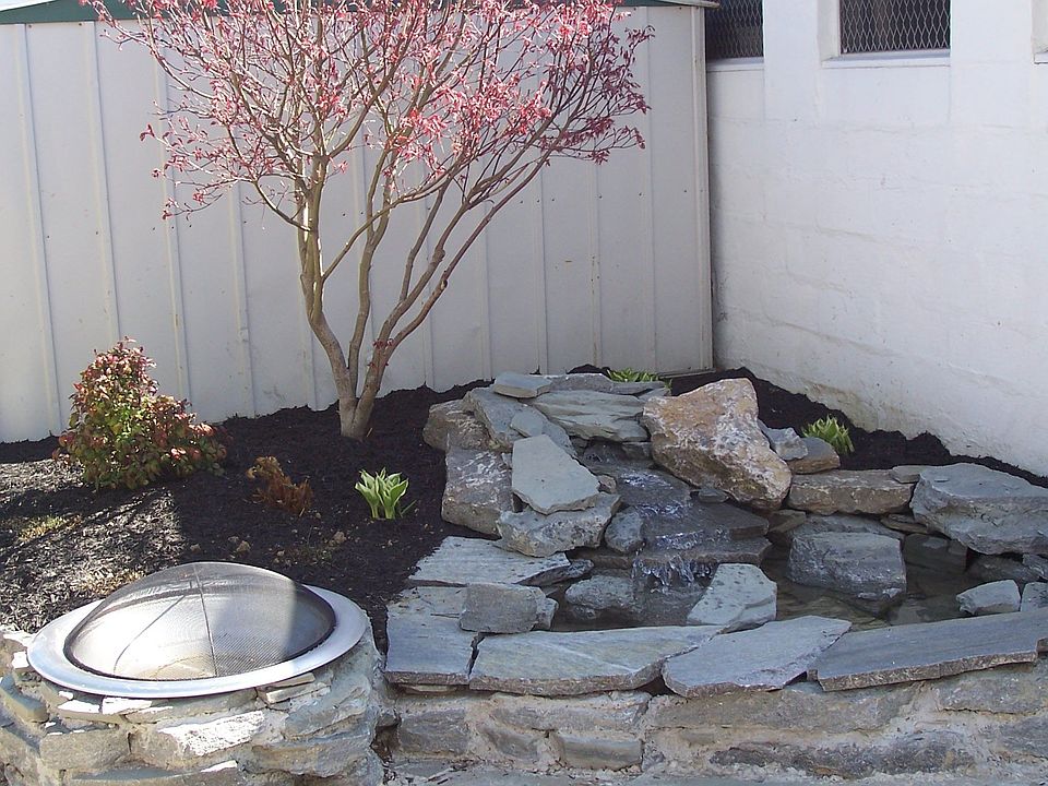 Water Garden w/built-in Fire Pit