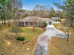 78 Hummingbird Ln, Atmore, AL 36502