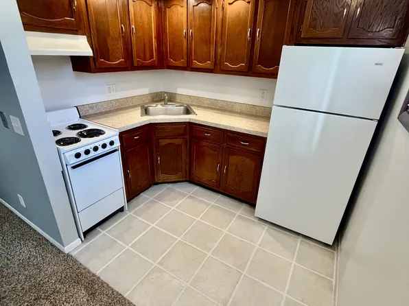 2400 S Detroit Ave #11, Maumee, OH 43537