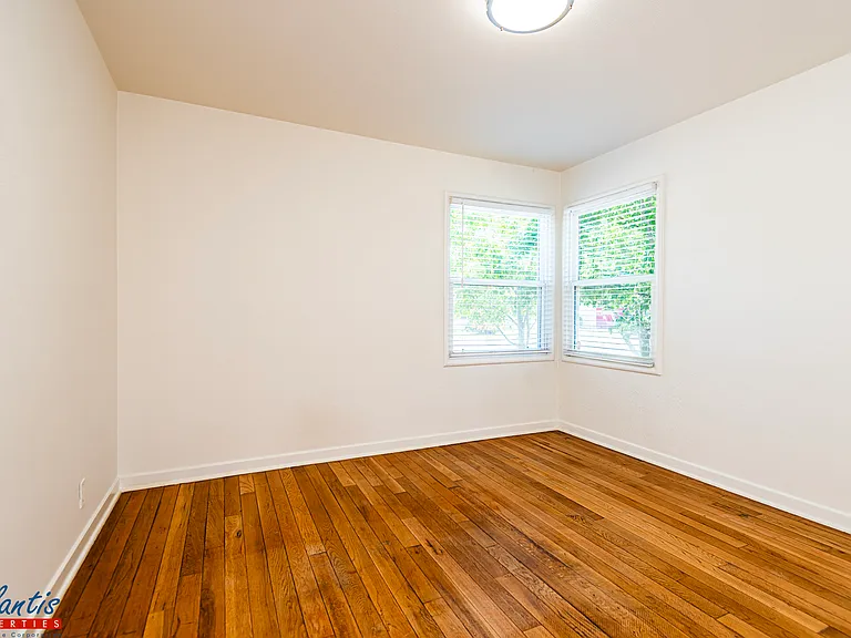 365 Macarthur Ave — Photo 8