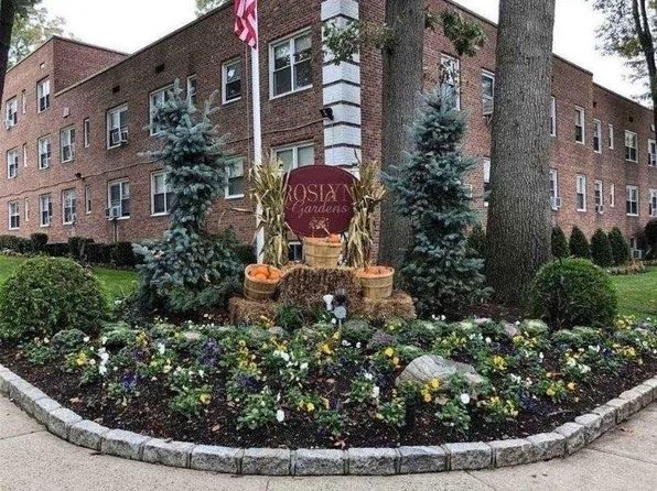 17 Edwards Street #3D, Roslyn Heights, NY 11577