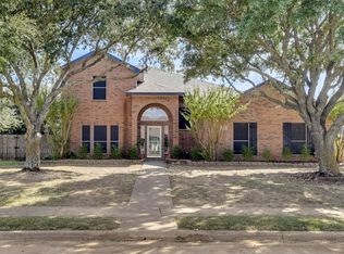 960 High Knoll Dr, Midlothian, TX 76065
