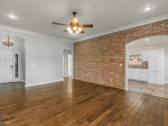 4th image of 2210 Stockwell Rd