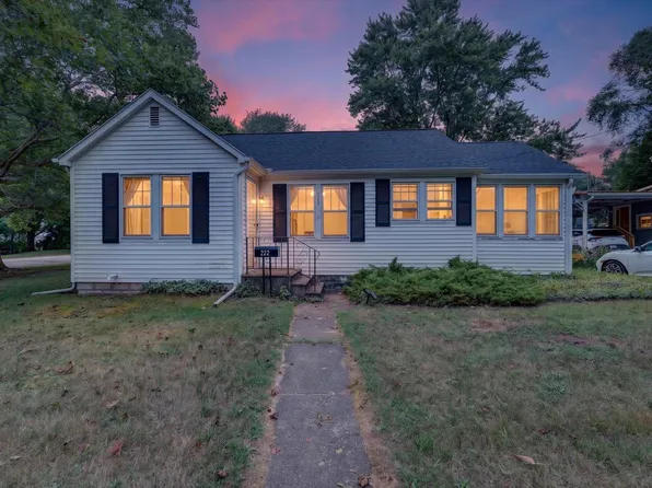 222 Jersey St, Plainwell, MI 49080