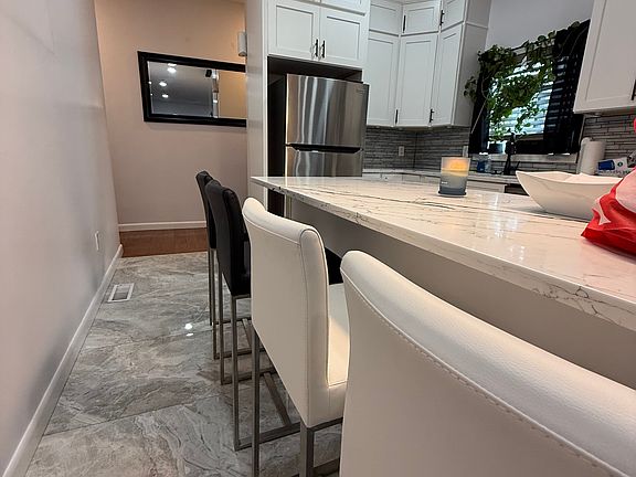 4th image of 7 Weir Ave #1