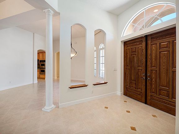 5th image of 809 SW Saint Julien Ct