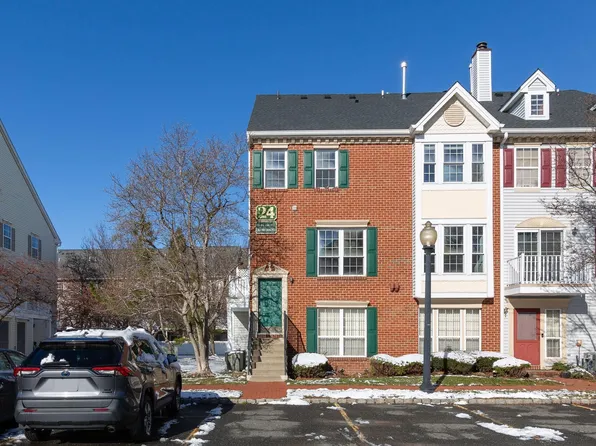 36 Cottonwood St, Jersey City, NJ 07305