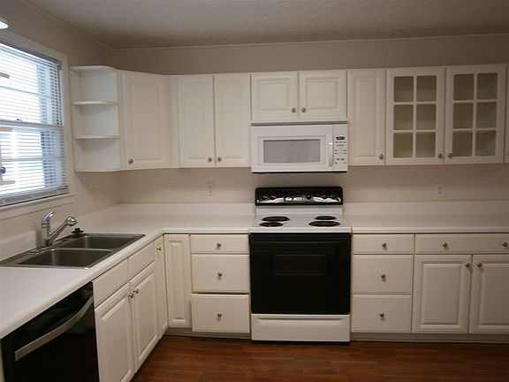 4th image of 720 W Phillips Drive