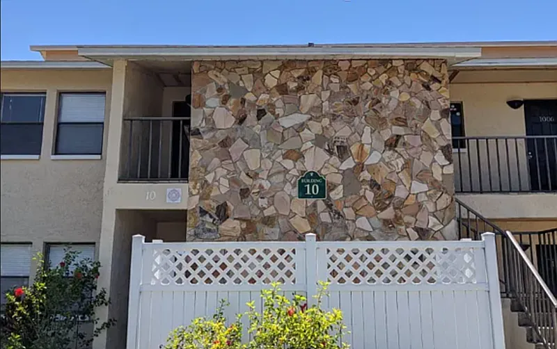 2 bed, 2.0 bath, 935 sqft, $1,750 — Photo 2