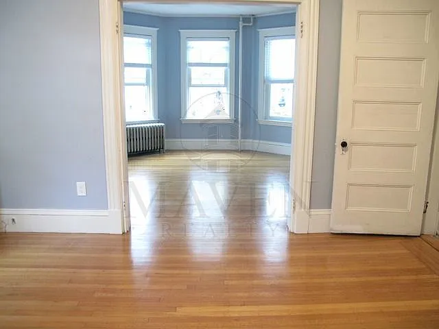 2 bed, 900 sqft, $2,750 — Photo 2