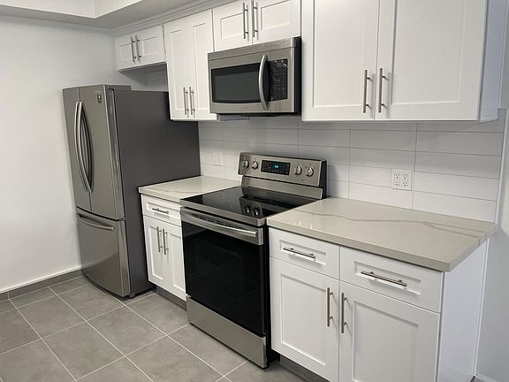 4th image of 1138 Hacienda Pl #209