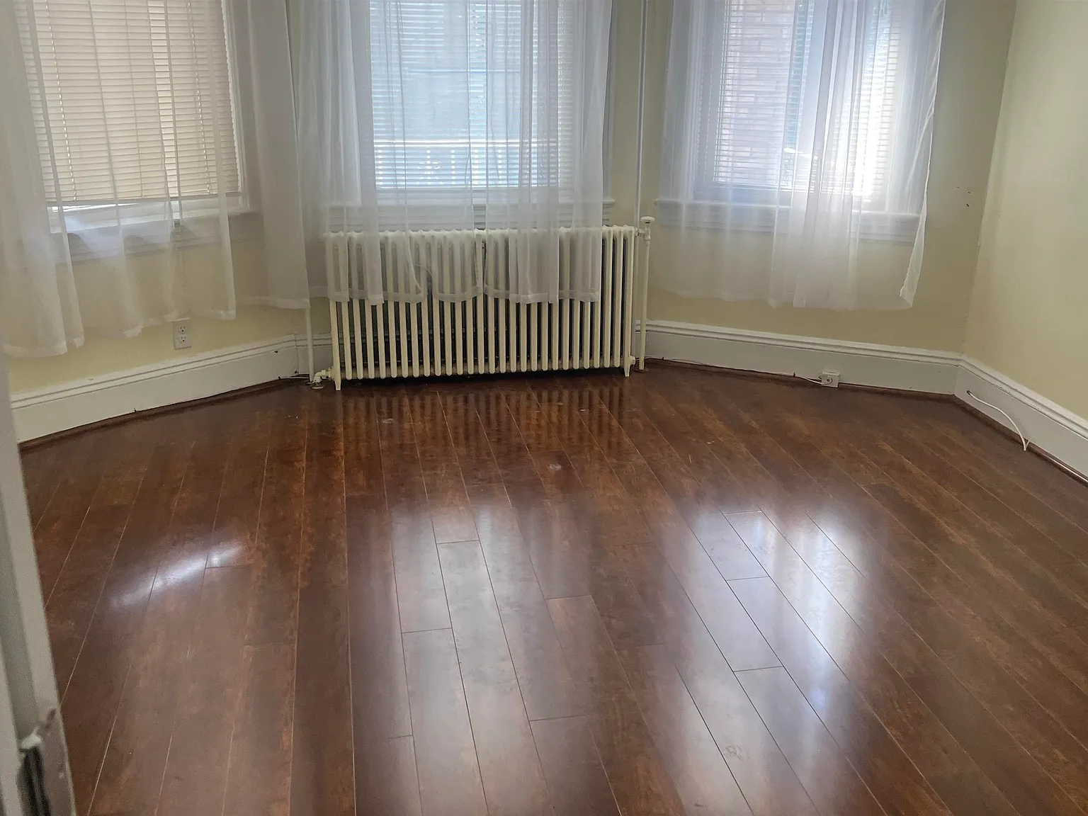 3 bed, 1.0 bath, $2,500 — Photo 3