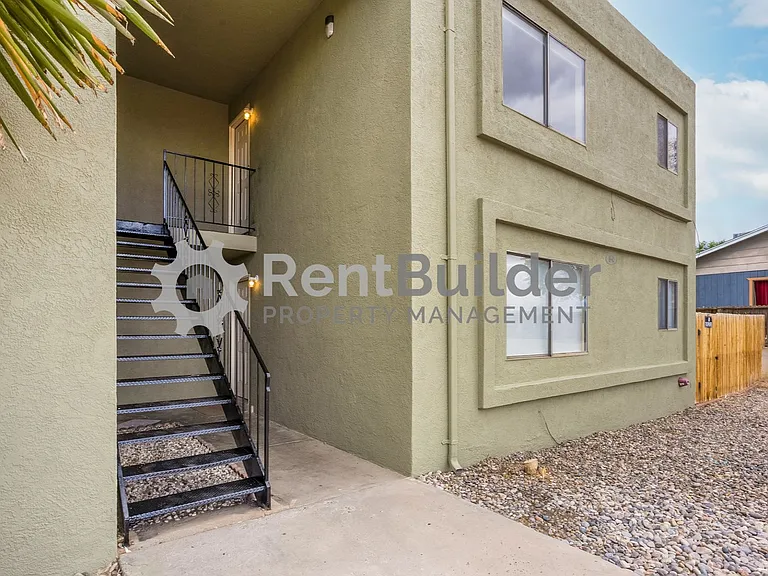 301 Geraldine Loop SE — Photo 18