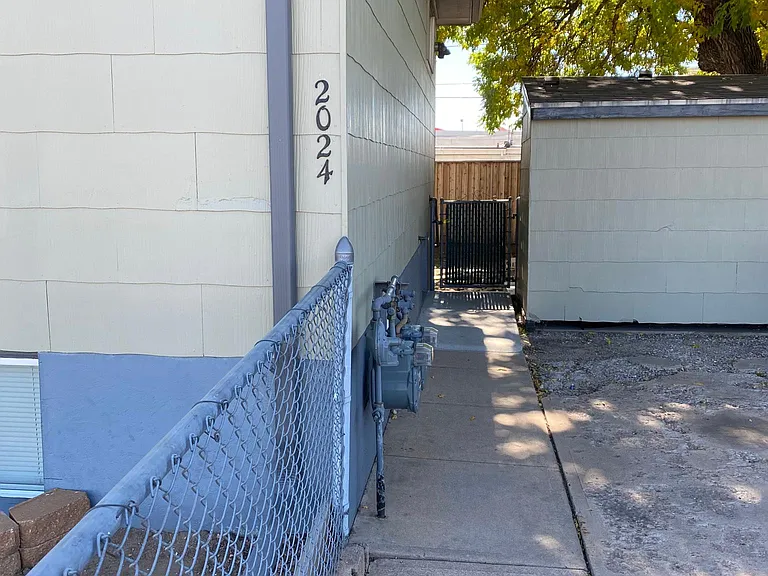 2024 W Hamilton Pl — Photo 3