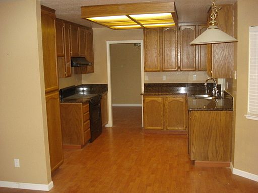 3rd image of 1021 McRae Way