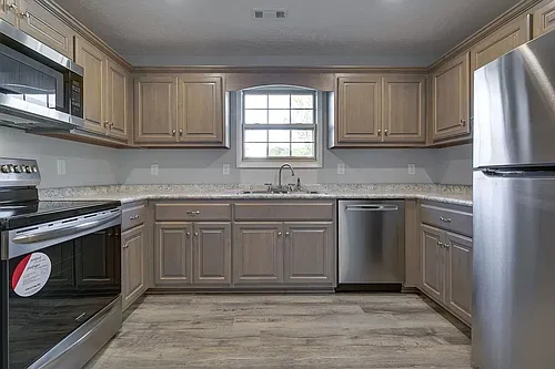 Spacious ranch style 2-bedroom, 2 bath duplex located in Manchester! Photo 1