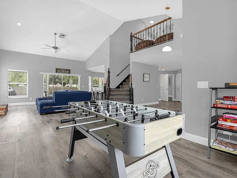 2820 Smithfield Dr — Photo 12