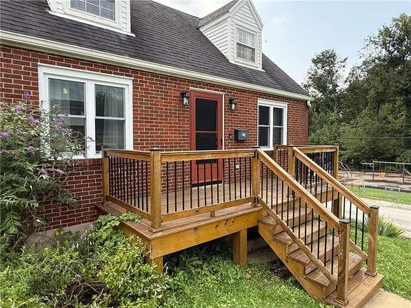702 McArthur Dr, Greensburg, PA 15601