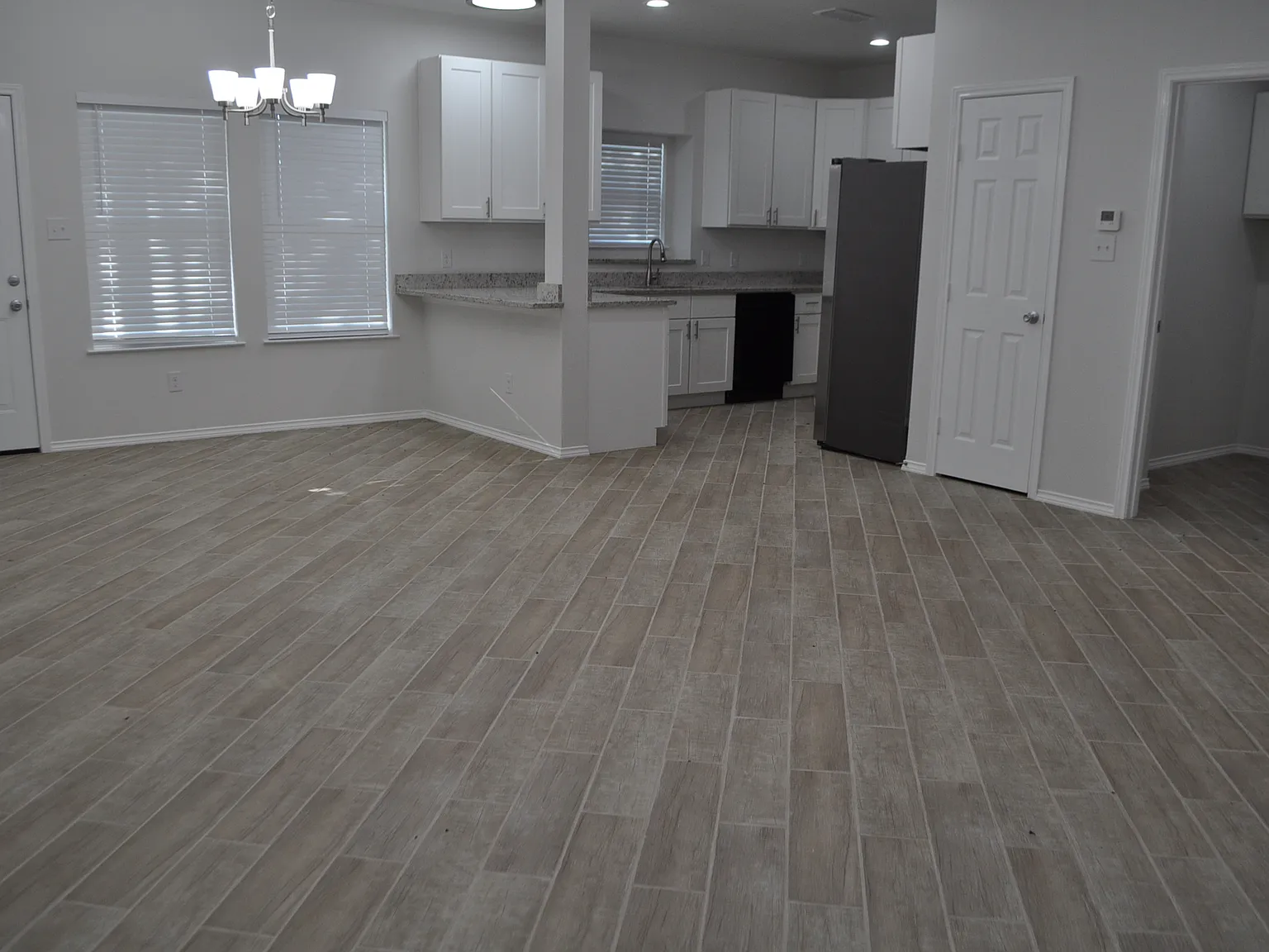 3 bed, 2.5 bath, 1400 sqft, $2,245 — Photo 3