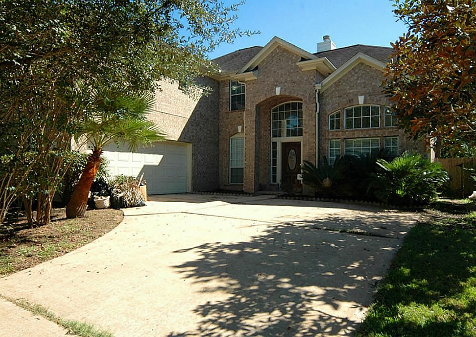 1st image of 2415 Piney Woods Dr