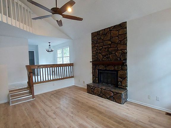 4th image of 74 Westpine Ct