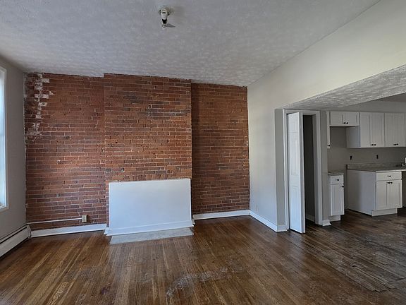 5th image of 26 Lyon St #B
