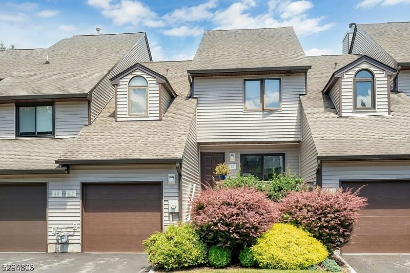 1st image of 42 Davey Dr