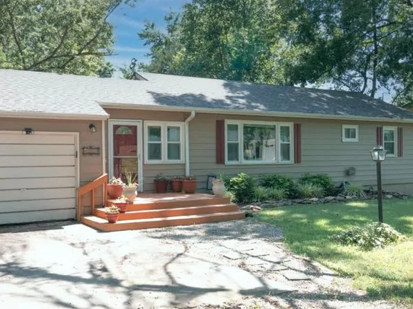 1109 Fremont St, Baldwin City, KS 66006