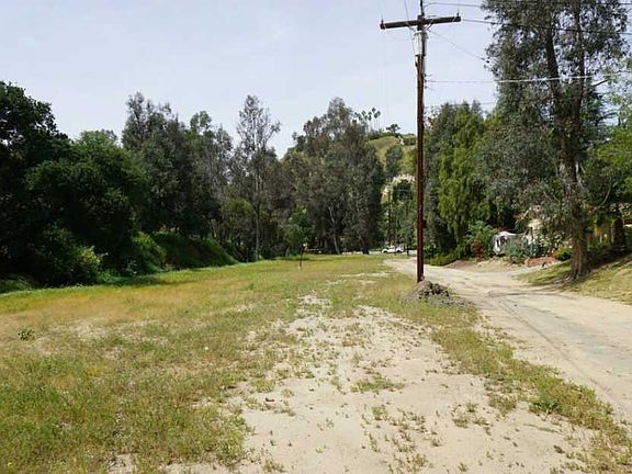 5th image of 9978 Sunland Blvd