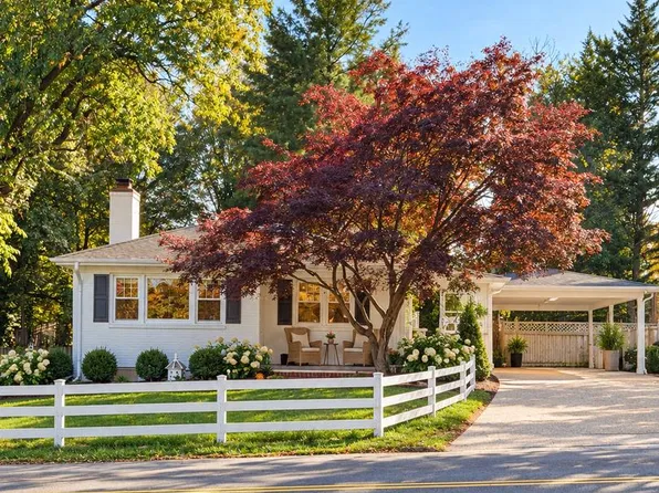 311 Edwards Ferry Rd NE, Leesburg, VA 20176