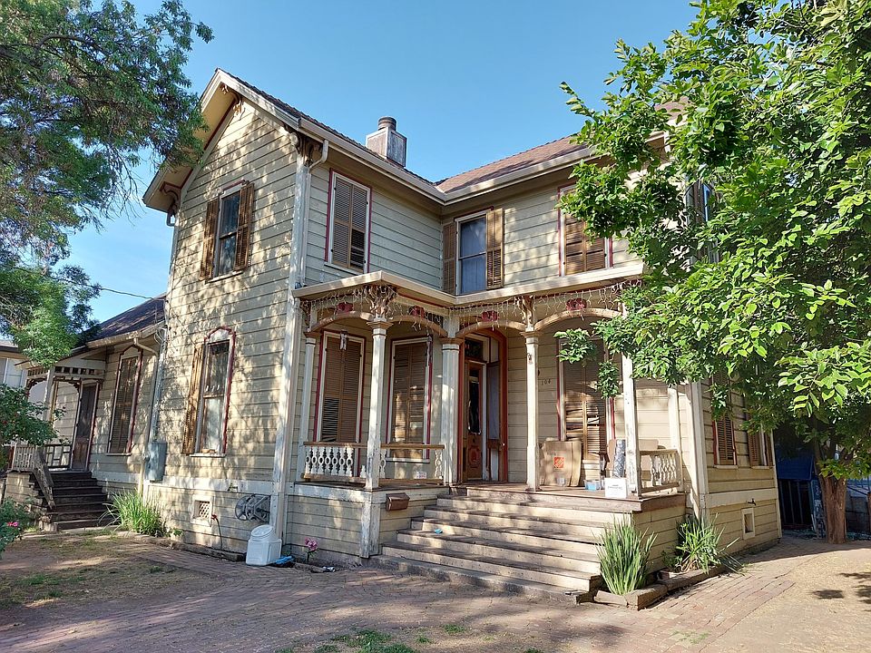 1st image of 104 W Park St