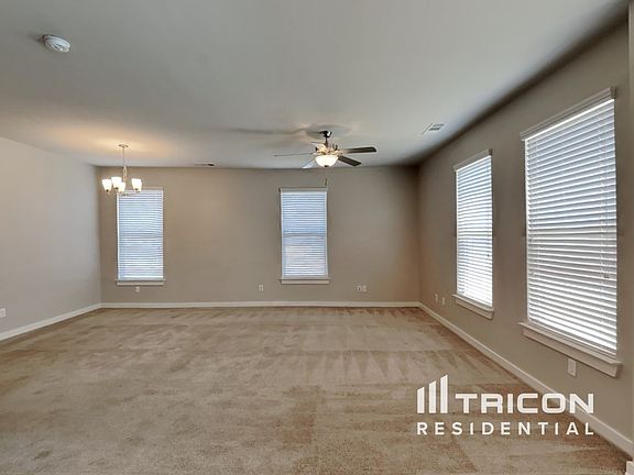 3rd image of 4803 Kingdom Dr