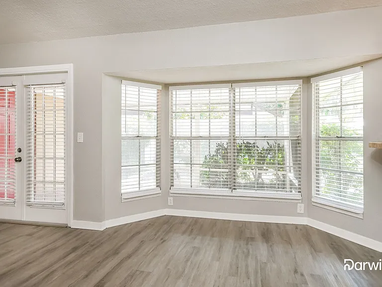 935 Whisper Lake Dr — Photo 5