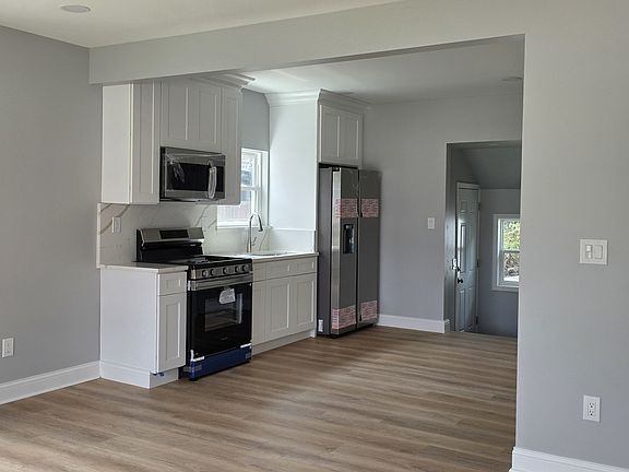 3rd image of 238 N Farnsworth Ave
