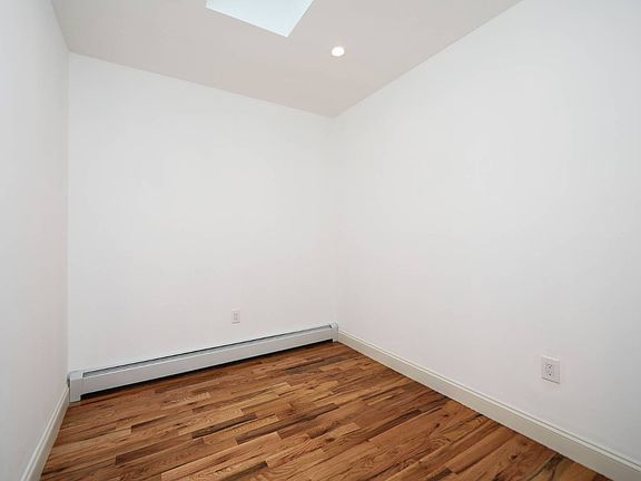 5th image of 11464 226th St