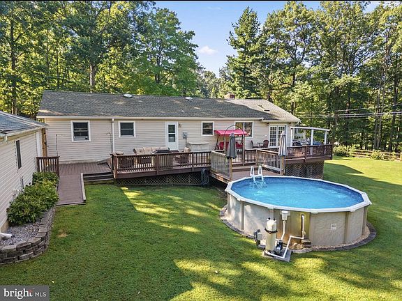5th image of 453 Sylvan Ln