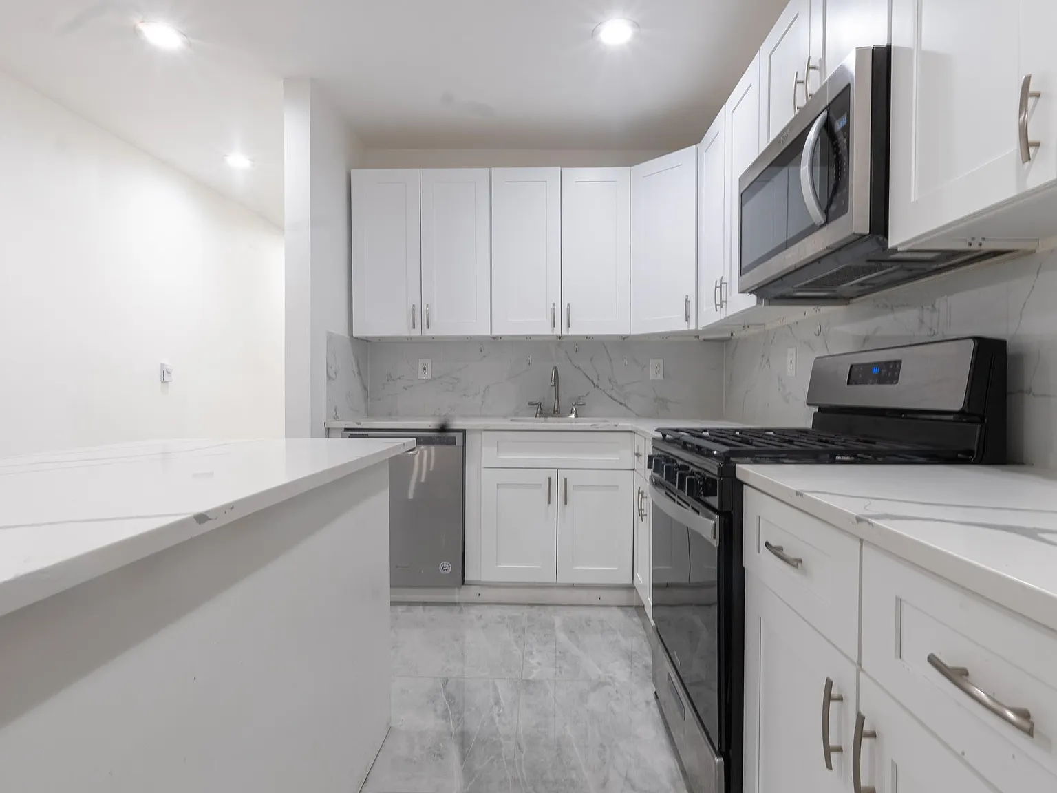 3 bed, 2.0 bath, $2,600 — Photo 2