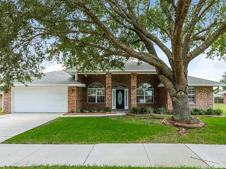 3209 Silverado Cir — Photo 1