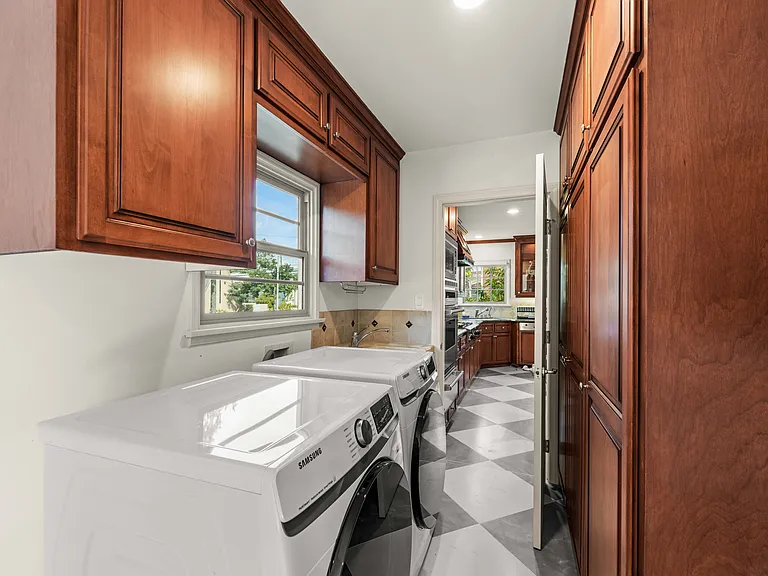 8001 Alverstone Ave — Photo 23