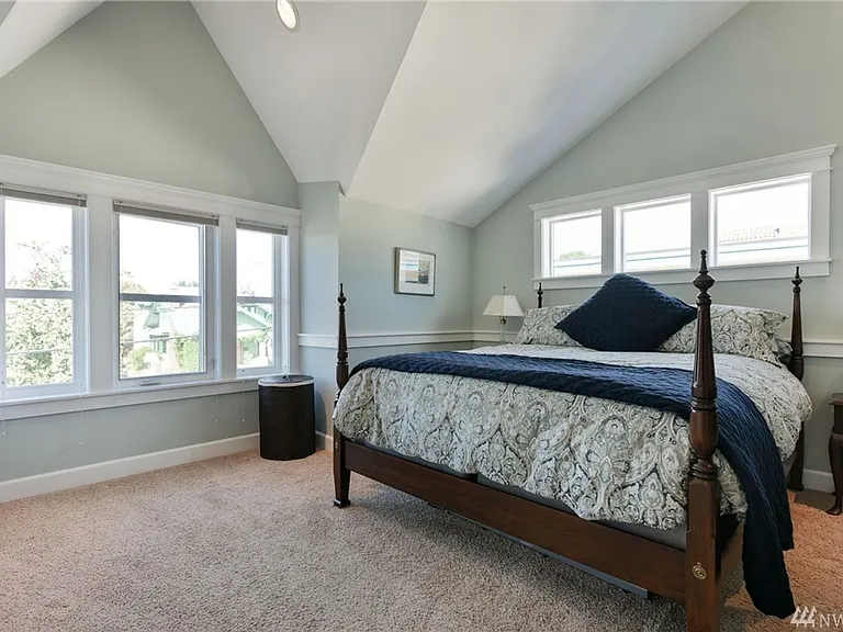 4322B Francis Ave N — Photo 13