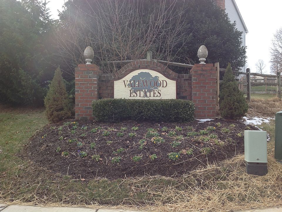 2nd image of 1032 Alexandria Way