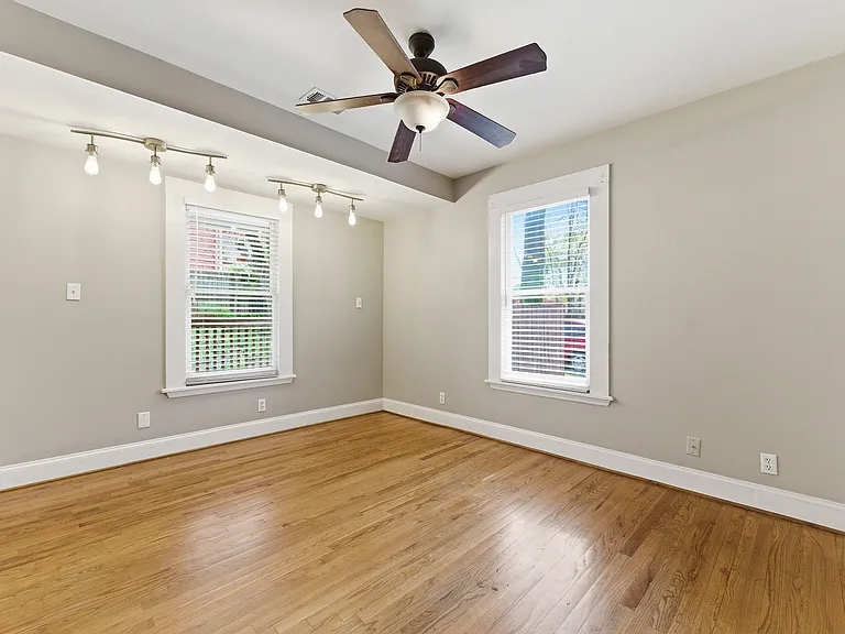 202 Warren St — Photo 14