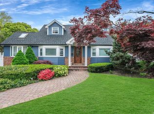 7 Fox Ln, Commack, NY 11725