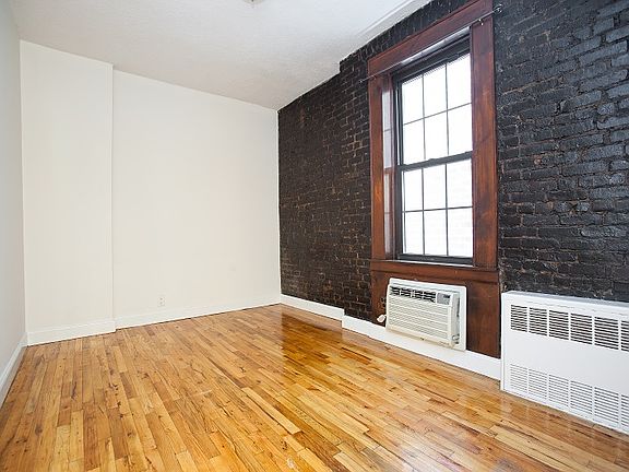 5th image of 255 W 22nd St APT 3B