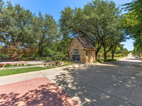 1190 Whispering Oaks Dr, Desoto, TX 75115
