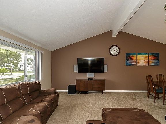 3rd image of 1254 Jackie Ln