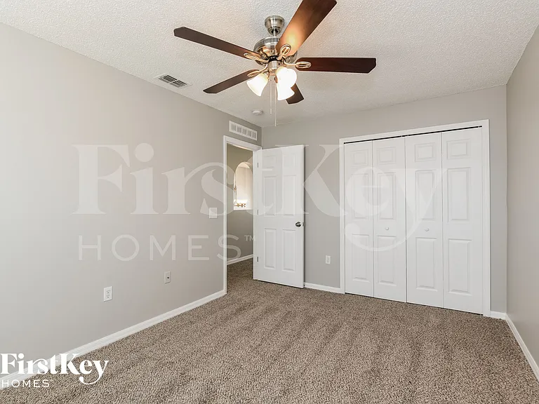 215 Lobelia Dr — Photo 11
