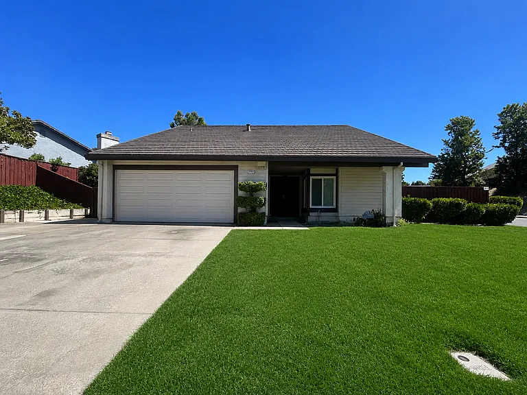 2700 Bluebell Cir — Photo 1