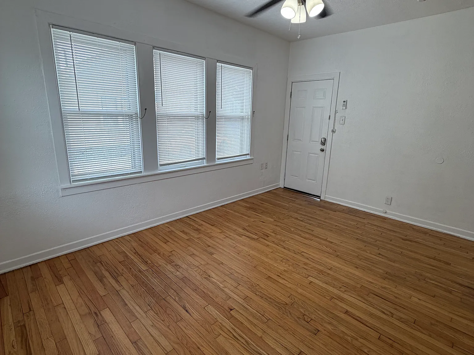 1026 W Hickory St — Photo 3