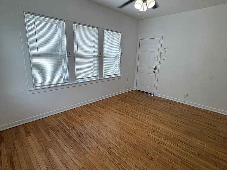 1026 W Hickory St — Photo 3